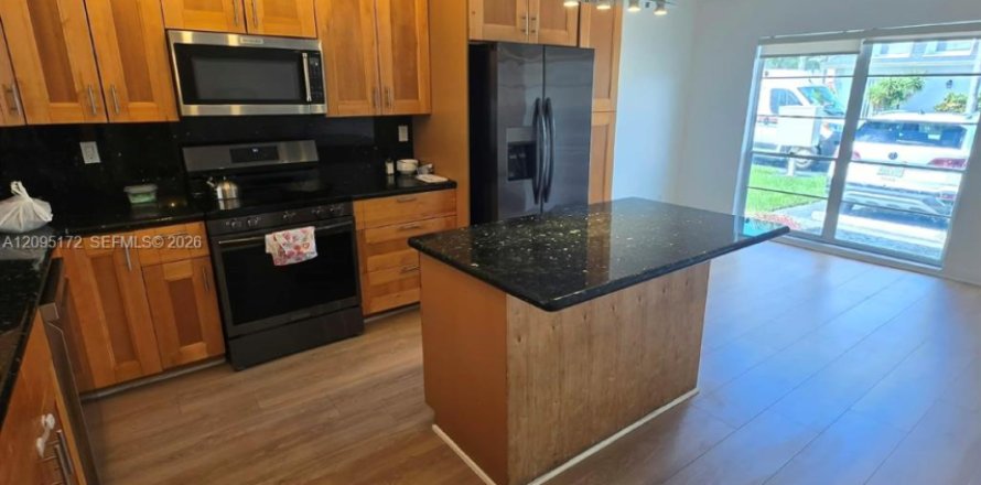 Touwnhouse à Hallandale Beach, Floride 3 chambres, 183.2 m2 № 2382944