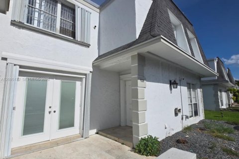 Touwnhouse à louer à Hallandale Beach, Floride: 3 chambres, 183.2 m2 № 2382944 - photo 30