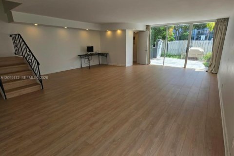 Touwnhouse à louer à Hallandale Beach, Floride: 3 chambres, 183.2 m2 № 2382944 - photo 8