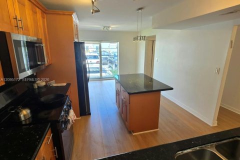 Touwnhouse à louer à Hallandale Beach, Floride: 3 chambres, 183.2 m2 № 2382944 - photo 9