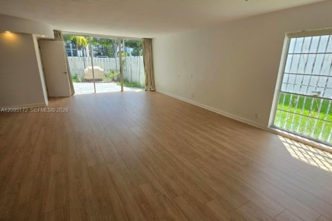 Touwnhouse à louer à Hallandale Beach, Floride: 3 chambres, 183.2 m2 № 2382944 - photo 7