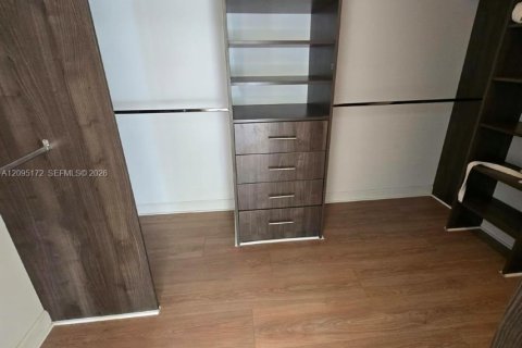 Touwnhouse à louer à Hallandale Beach, Floride: 3 chambres, 183.2 m2 № 2382944 - photo 23