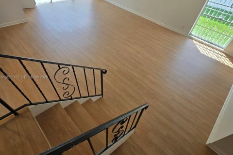 Touwnhouse à louer à Hallandale Beach, Floride: 3 chambres, 183.2 m2 № 2382944 - photo 13