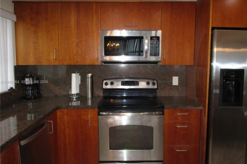 Купить кондоминиум в Халландейл-Бич, Флорида 2 спальни, 109.25м2, № 1999105 - фото 4