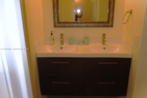 Купить кондоминиум в Халландейл-Бич, Флорида 2 спальни, 109.25м2, № 1999105 - фото 15