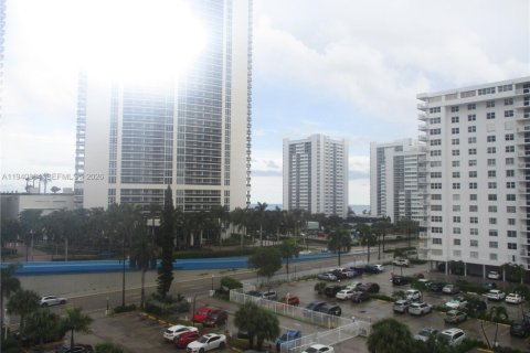 Купить кондоминиум в Халландейл-Бич, Флорида 2 спальни, 109.25м2, № 1999105 - фото 17