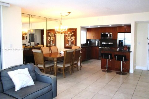 Купить кондоминиум в Халландейл-Бич, Флорида 2 спальни, 109.25м2, № 1999105 - фото 9