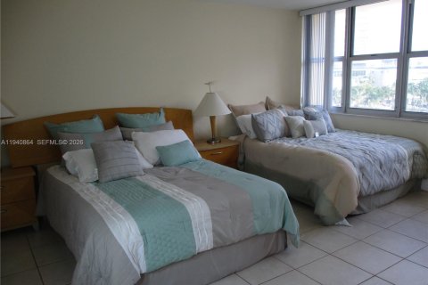 Купить кондоминиум в Халландейл-Бич, Флорида 2 спальни, 109.25м2, № 1999105 - фото 22