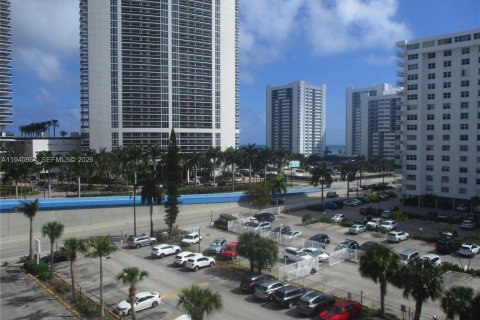 Купить кондоминиум в Халландейл-Бич, Флорида 2 спальни, 109.25м2, № 1999105 - фото 26