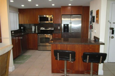 Купить кондоминиум в Халландейл-Бич, Флорида 2 спальни, 109.25м2, № 1999105 - фото 2