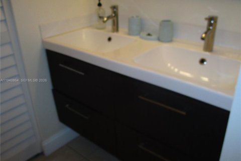 Купить кондоминиум в Халландейл-Бич, Флорида 2 спальни, 109.25м2, № 1999105 - фото 14