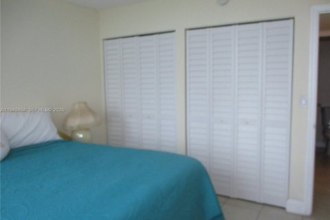 Купить кондоминиум в Халландейл-Бич, Флорида 2 спальни, 109.25м2, № 1999105 - фото 13