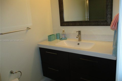 Купить кондоминиум в Халландейл-Бич, Флорида 2 спальни, 109.25м2, № 1999105 - фото 10