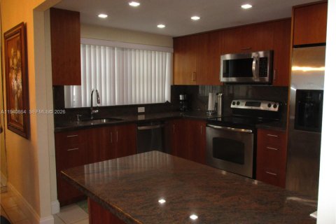 Купить кондоминиум в Халландейл-Бич, Флорида 2 спальни, 109.25м2, № 1999105 - фото 3