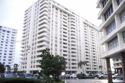 Кондоминиум с 2 спальнями в Халландейл-Бич, Флорида № 1999105