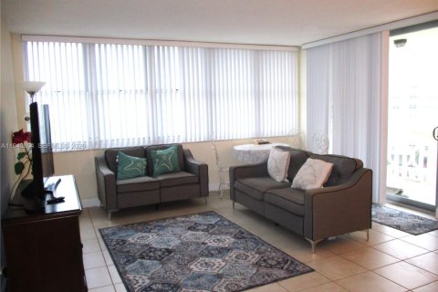 Купить кондоминиум в Халландейл-Бич, Флорида 2 спальни, 109.25м2, № 1999105 - фото 7