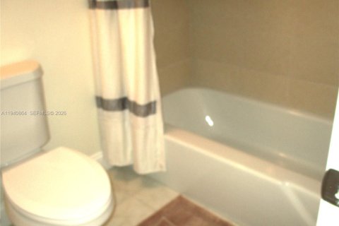 Купить кондоминиум в Халландейл-Бич, Флорида 2 спальни, 109.25м2, № 1999105 - фото 16