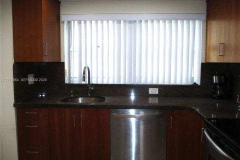 Купить кондоминиум в Халландейл-Бич, Флорида 2 спальни, 109.25м2, № 1999105 - фото 5