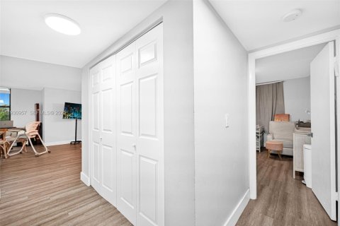 Condominio en venta en Hollywood, Florida, 2 dormitorios, 115.38 m2 № 2034413 - foto 9