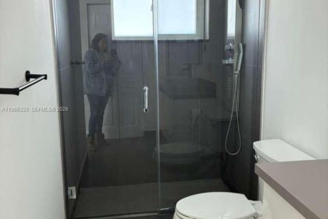 Снять в аренду таунхаус в Пемброк-Пайнс, Флорида 3 спальни, 138.8м2, № 2028130 - фото 5