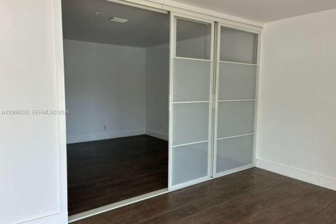 Снять в аренду таунхаус в Пемброк-Пайнс, Флорида 3 спальни, 138.8м2, № 2028130 - фото 10