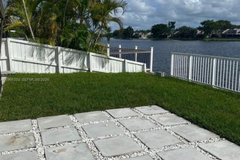 Снять в аренду таунхаус в Пемброк-Пайнс, Флорида 3 спальни, 138.8м2, № 2028130 - фото 12