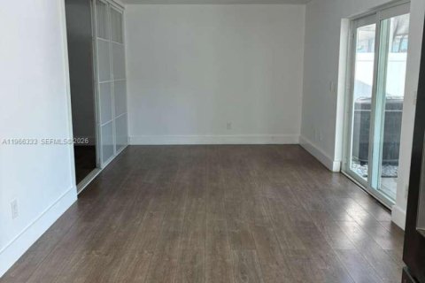 Снять в аренду таунхаус в Пемброк-Пайнс, Флорида 3 спальни, 138.8м2, № 2028130 - фото 11