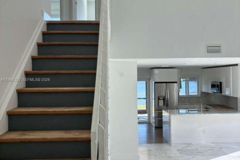 Снять в аренду таунхаус в Пемброк-Пайнс, Флорида 3 спальни, 138.8м2, № 2028130 - фото 7