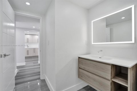 Condominio en venta en Hallandale Beach, Florida, 1 dormitorio, 76.92 m2 № 1980052 - foto 23