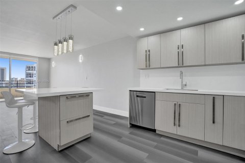 Condominio en venta en Hallandale Beach, Florida, 1 dormitorio, 76.92 m2 № 1980052 - foto 6