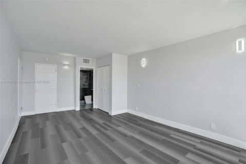 Condominio en venta en Hallandale Beach, Florida, 1 dormitorio, 76.92 m2 № 1980052 - foto 26