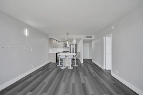 Condominio en venta en Hallandale Beach, Florida, 1 dormitorio, 76.92 m2 № 1980052 - foto 19
