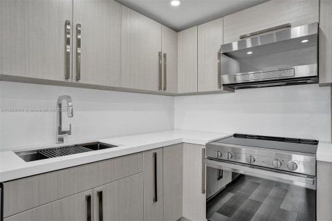 Condominio en venta en Hallandale Beach, Florida, 1 dormitorio, 76.92 m2 № 1980052 - foto 8