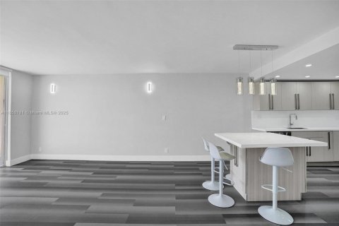 Condominio en venta en Hallandale Beach, Florida, 1 dormitorio, 76.92 m2 № 1980052 - foto 15