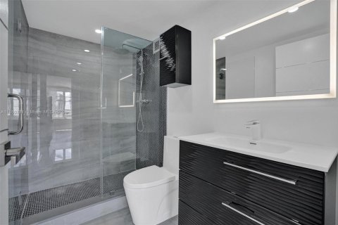 Condominio en venta en Hallandale Beach, Florida, 1 dormitorio, 76.92 m2 № 1980052 - foto 30