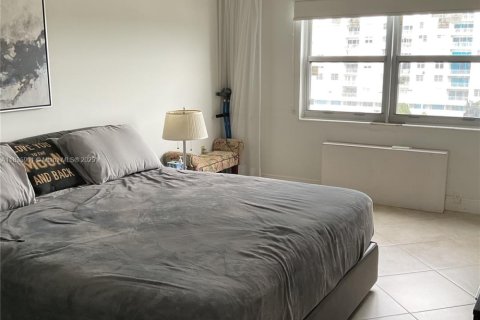 Condo in Sunny Isles Beach, Florida, 2 bedrooms  № 1822067 - photo 26