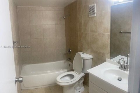 Condominio en alquiler en Lauderhill, Florida, 3 dormitorios, 116.03 m2 № 2010774 - foto 10