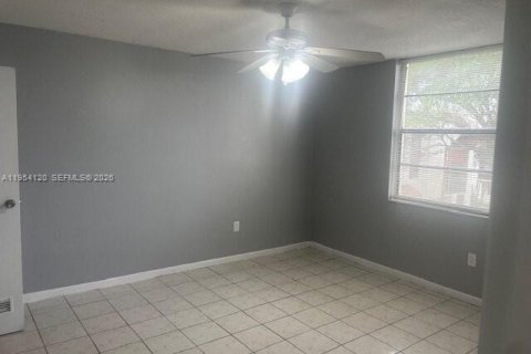 Condominio en alquiler en Lauderhill, Florida, 3 dormitorios, 116.03 m2 № 2010774 - foto 7