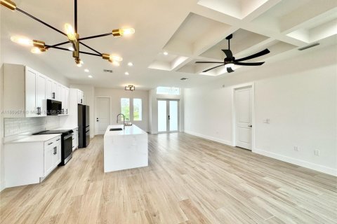 Villa ou maison à vendre à Port Charlotte, Floride: 3 chambres, 173.91 m2 № 1980169 - photo 6