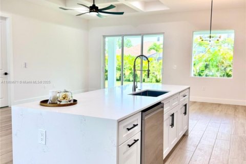 Villa ou maison à vendre à Port Charlotte, Floride: 3 chambres, 173.91 m2 № 1980169 - photo 5