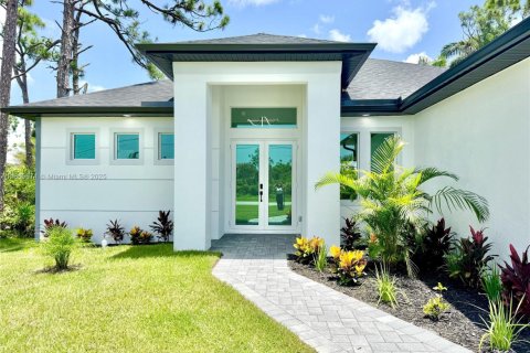 Villa ou maison à vendre à Port Charlotte, Floride: 3 chambres, 173.91 m2 № 1980169 - photo 1