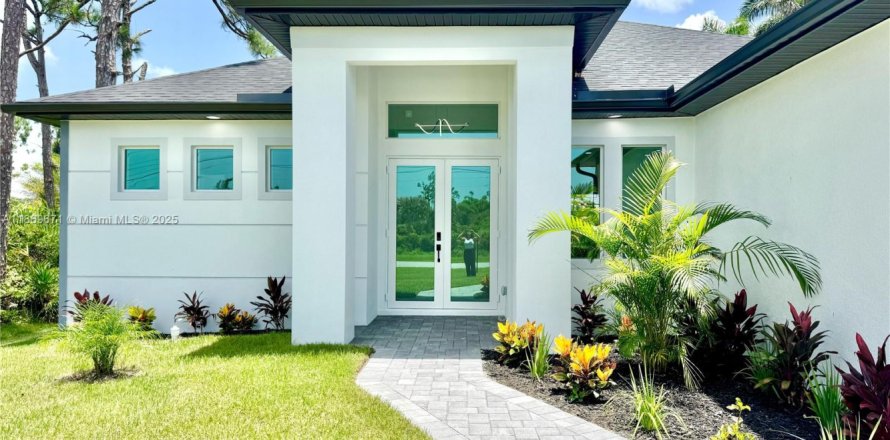 Villa ou maison à Port Charlotte, Floride 3 chambres, 173.91 m2 № 1980169