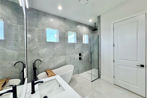 Villa ou maison à vendre à Port Charlotte, Floride: 3 chambres, 173.91 m2 № 1980169 - photo 14