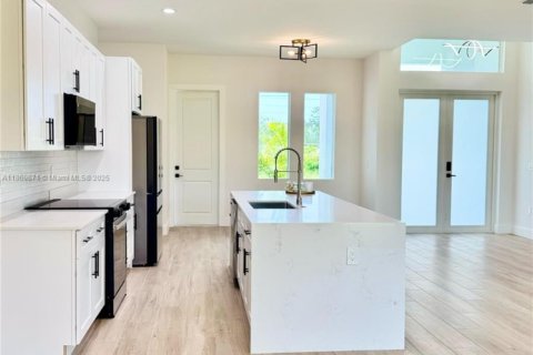 Villa ou maison à vendre à Port Charlotte, Floride: 3 chambres, 173.91 m2 № 1980169 - photo 2