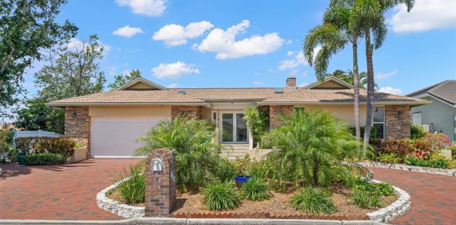 Casa en Tierra Verde, Florida 4 dormitorios, 246.28 m2 № 1652272