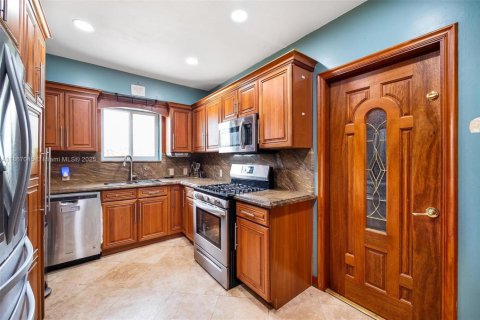 Villa ou maison à vendre à Miami Springs, Floride: 4 chambres, 203.36 m2 № 1979324 - photo 14