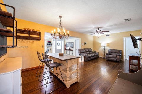 Villa ou maison à vendre à Miami Springs, Floride: 4 chambres, 203.36 m2 № 1979324 - photo 22
