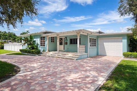 Villa ou maison à vendre à Miami Springs, Floride: 4 chambres, 203.36 m2 № 1979324 - photo 4