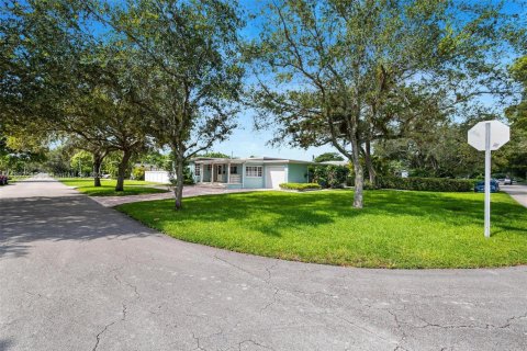 Villa ou maison à vendre à Miami Springs, Floride: 4 chambres, 203.36 m2 № 1979324 - photo 5