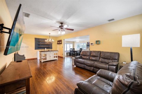 Villa ou maison à vendre à Miami Springs, Floride: 4 chambres, 203.36 m2 № 1979324 - photo 23